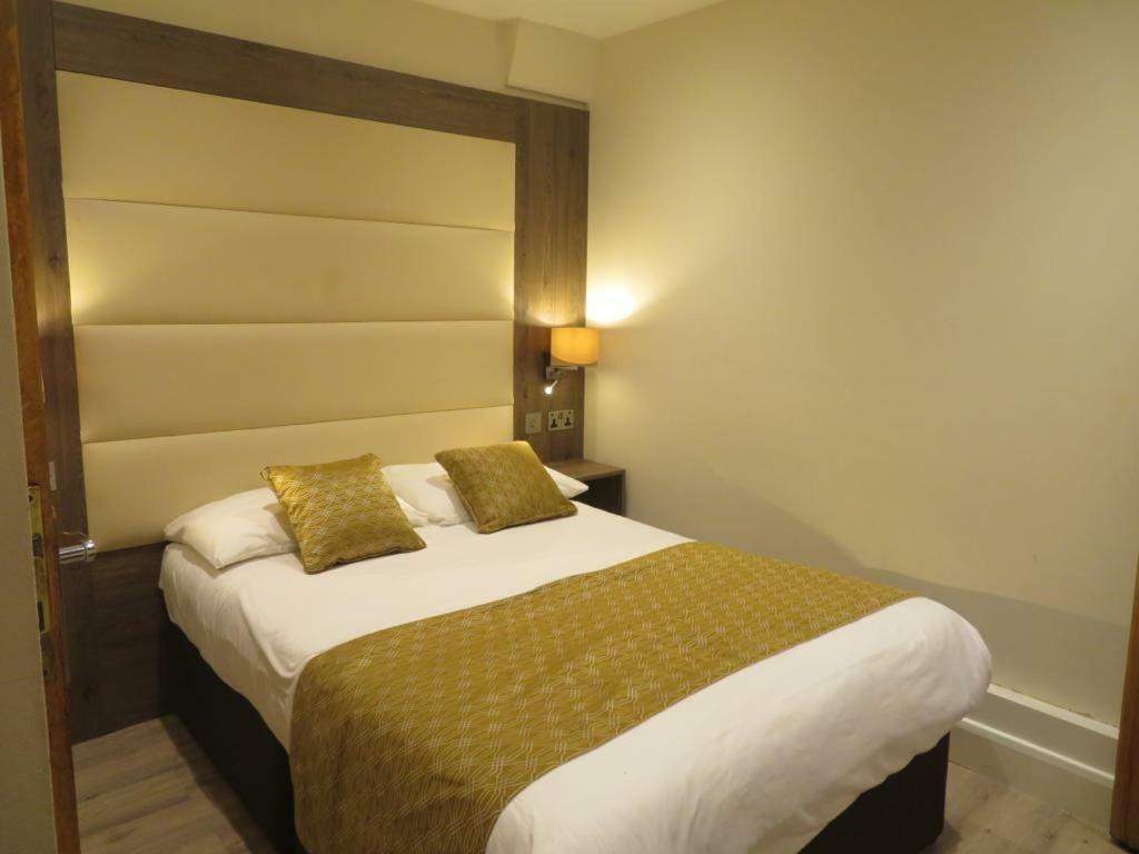 Double Room No Window